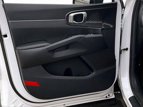 Certified 2022 Kia Sorento S w/ Panoramic Sunroof Package image 18