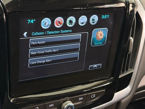 Used 2018 Chevrolet Traverse LT FWD image 23