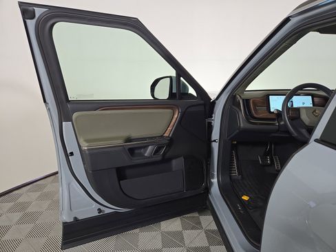 Used 2024 Rivian R1S Adventure AWD/4WD image 16