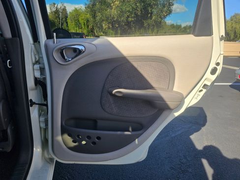 Used 2004 Chrysler PT Cruiser w/ PWR Convenience Group FWD image 18