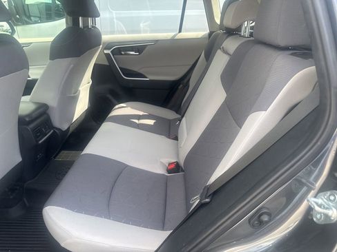 Used 2022 Toyota RAV4 XLE AWD/4WD image 7