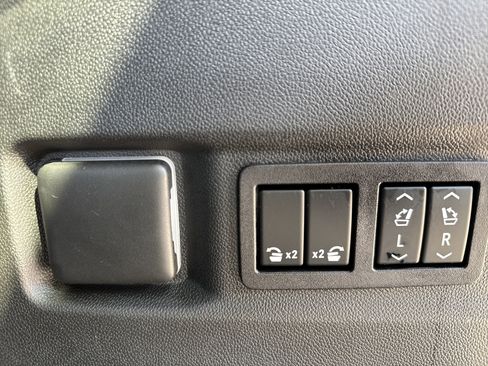 Used 2023 Chevrolet Tahoe LT w/ LT Signature Package image 37