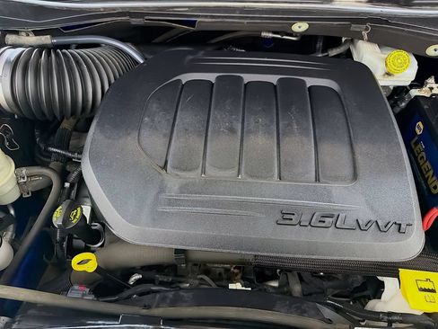 Used 2019 Dodge Grand Caravan SE w/ UConnect Hands-Free Group FWD image 27