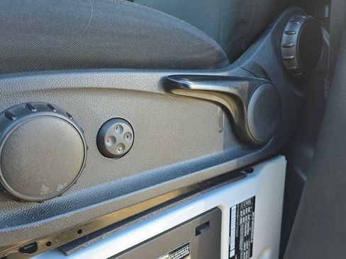 Used 2025 Mercedes-Benz Sprinter 2500 image 24