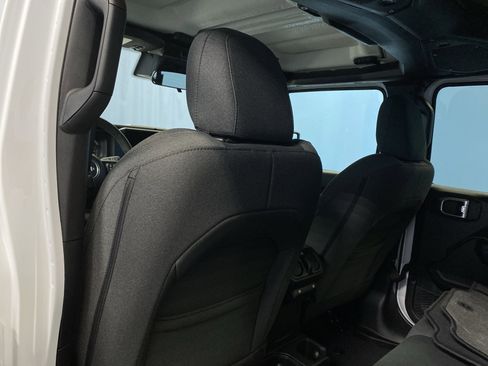 Certified 2024 Jeep Gladiator Sport image 24