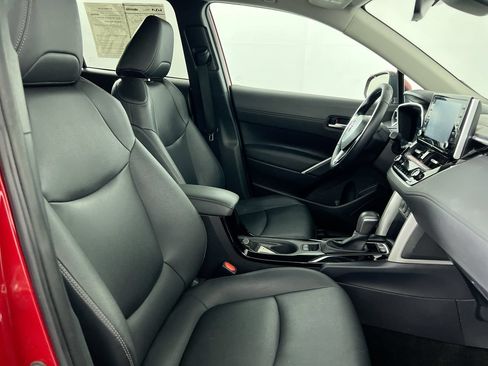 Used 2022 Toyota Corolla Cross XLE FWD image 28