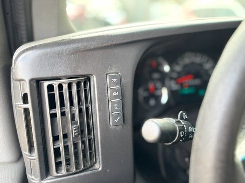 Used 2016 Chevrolet Express 3500 Extended RWD image 23