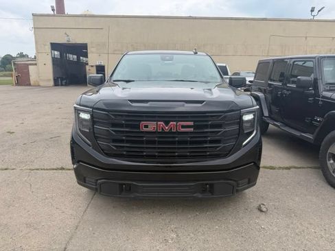 Used 2024 GMC Sierra 1500 Pro w/ Graphite Edition AWD/4WD image 2