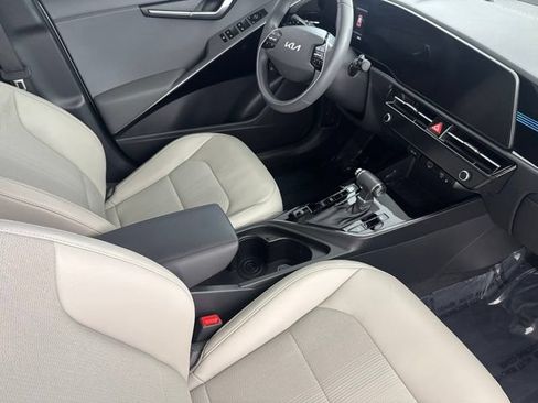 Certified 2025 Kia Niro EX FWD image 23