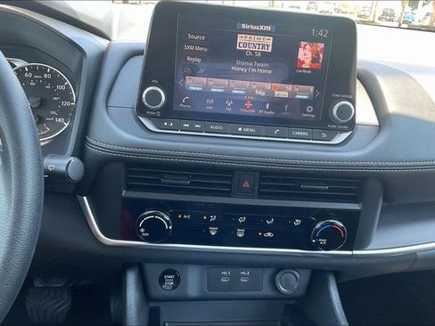 Used 2025 Nissan Rogue S FWD image 29
