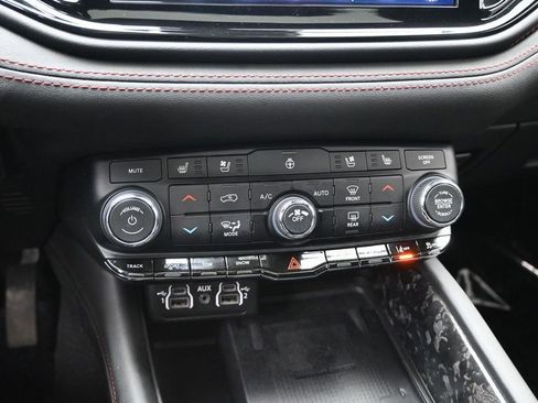 Used 2024 Dodge Durango R/T w/ Tow 'N Go Group AWD/4WD image 18