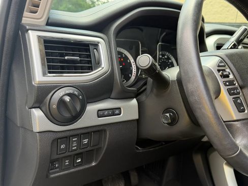 Used 2018 Nissan Titan PRO-4X w/ Pro-4x Convenience Package AWD/4WD image 26