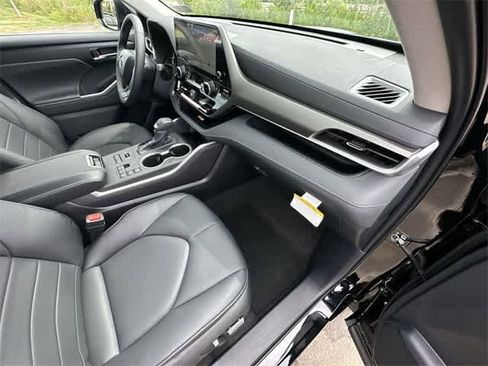 New 2024 Toyota Highlander XLE image 21