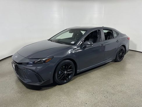 Used 2025 Toyota Camry SE FWD image 7
