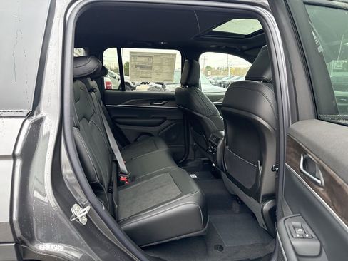 New 2026 Jeep Grand Cherokee Altitude image 27