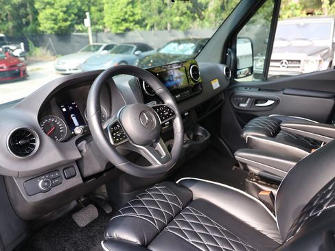 Used 2021 Mercedes-Benz Sprinter 3500 image 18