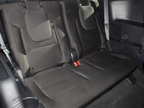 Used 2022 Ford Explorer XLT image 25