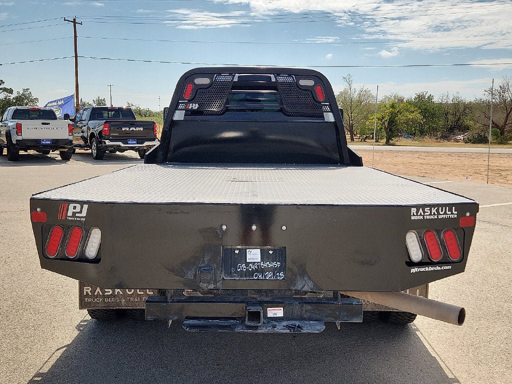 Used 2024 RAM 5500 Tradesman w/ Chrome Appearance Group AWD/4WD image 4