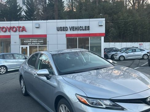 Used 2022 Toyota Camry LE image 1
