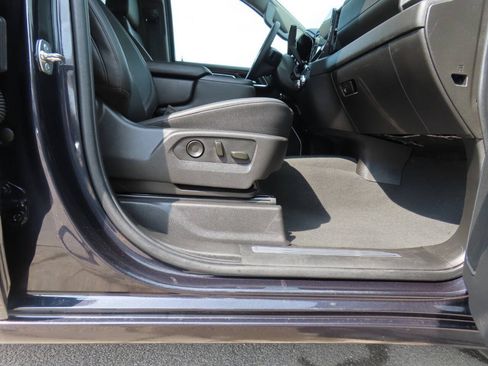 Used 2025 GMC Sierra 1500 SLT AWD/4WD image 18