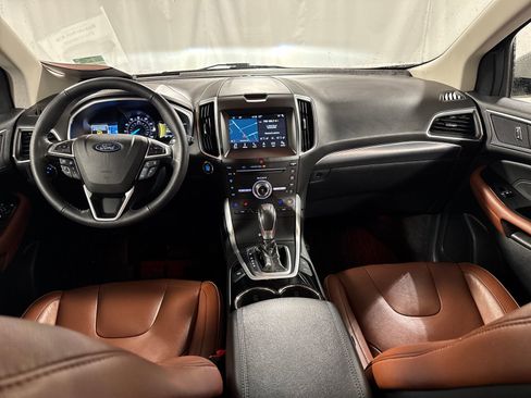 Used 2018 Ford Edge Titanium w/ Equipment Group 302A AWD/4WD image 4