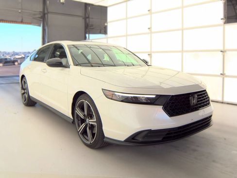 Used 2023 Honda Accord Sport image 3