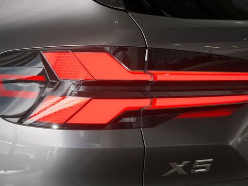 New 2026 BMW X5 xDrive50e image 33