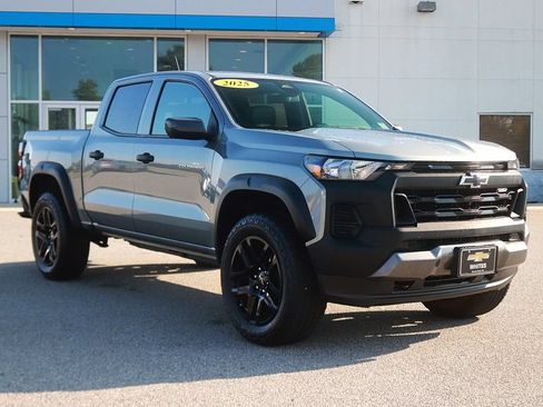 Used 2025 Chevrolet Colorado Trail Boss AWD/4WD image 3