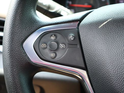 Used 2022 Chevrolet Traverse LS FWD image 11
