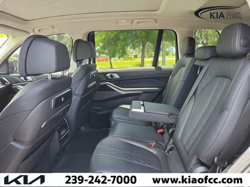 Used 2023 BMW X7 xDrive40i AWD/4WD image 14