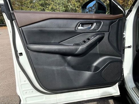 Used 2023 Nissan Rogue SL w/ SL Premium Package image 23