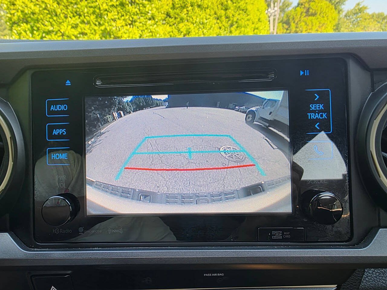 Used 2019 Toyota Tacoma TRD Off-Road w/ Technology Package AWD/4WD image 23