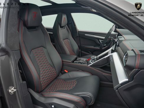 Used 2022 Lamborghini Urus AWD/4WD image 11