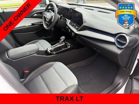 Used 2025 Chevrolet Trax LT FWD image 10