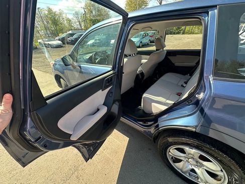 Used 2014 Subaru Forester 2.5i AWD/4WD image 32