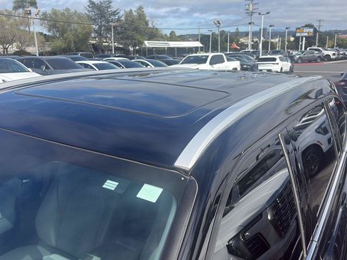 Used 2022 Toyota Highlander XLE AWD/4WD image 9