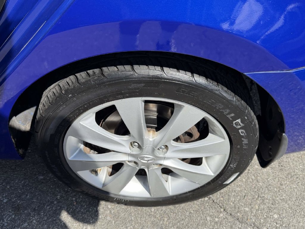 Used 2013 Hyundai Accent GLS w/ Premium Pkg FWD image 10