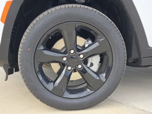 New 2025 Jeep Grand Cherokee Limited w/ Black Appearance Package image 10