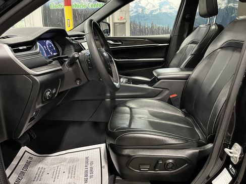 Used 2024 Jeep Grand Cherokee L Limited w/ Luxury Tech Group II image 10