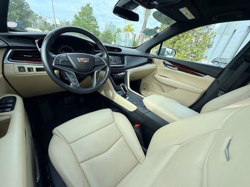 Used 2018 Cadillac XT5 Luxury w/ Driver Awareness Package image 21