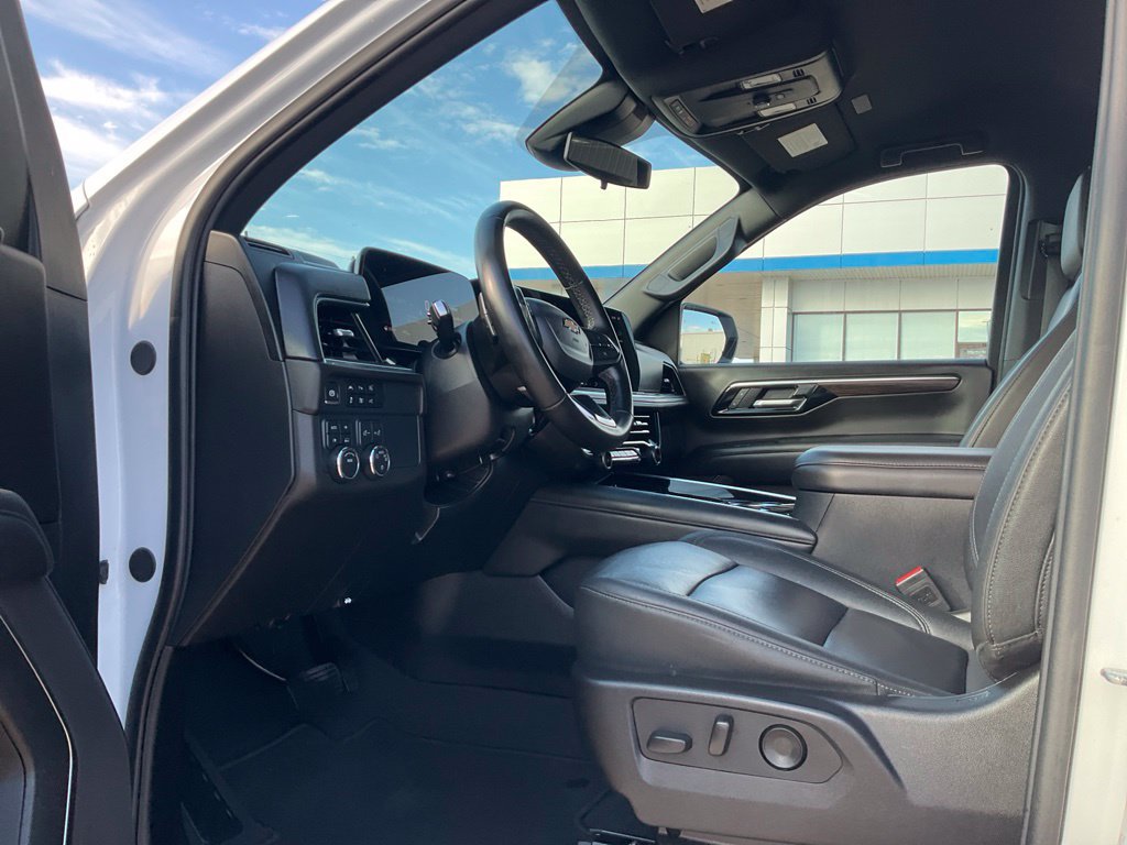 Used 2025 Chevrolet Tahoe LT AWD/4WD image 2