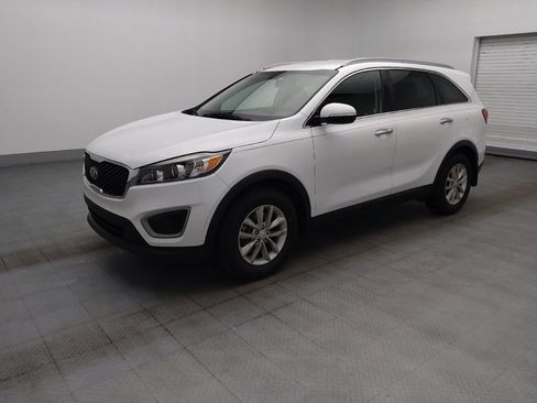 Used 2018 Kia Sorento FWD image 2