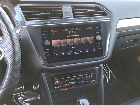 Certified 2022 Volkswagen Tiguan SE R-Line image 22