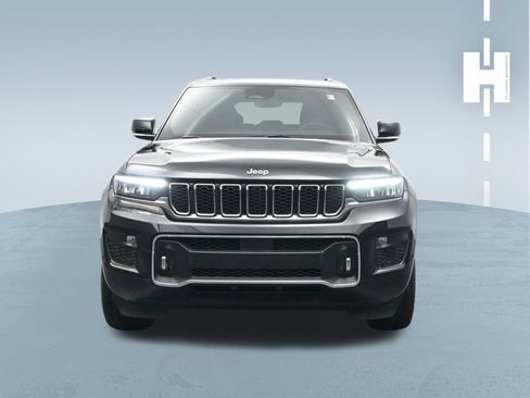 Used 2023 Jeep Grand Cherokee Overland image 2