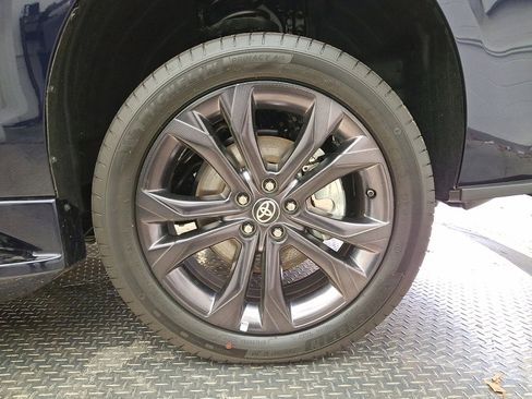 Used 2025 Toyota Sienna XSE image 33