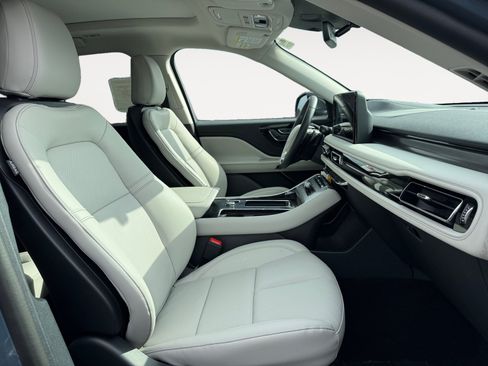 New 2026 Lincoln Aviator AWD image 17