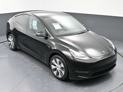 Used 2023 Tesla Model Y Long Range image 45