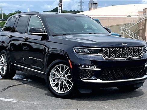 Used 2024 Jeep Grand Cherokee Summit w/ Luxury Tech Group V AWD/4WD image 37