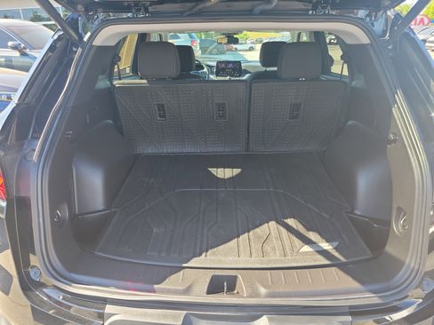 Used 2024 Chevrolet Blazer LT w/ Convenience Package FWD image 9