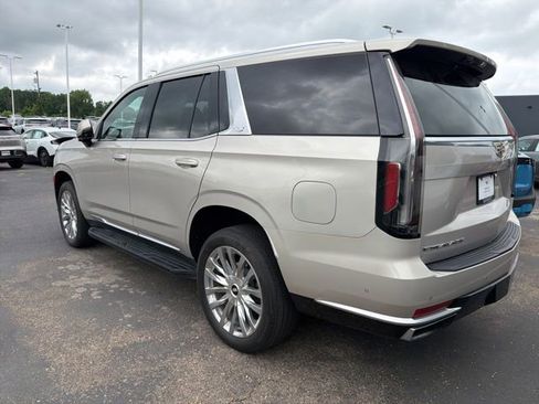 Used 2022 Cadillac Escalade Premium Luxury AWD/4WD image 5